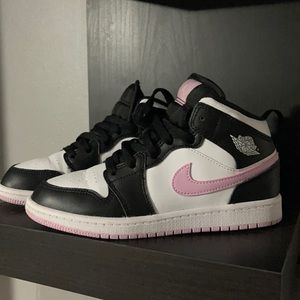 Kids Jordan 1s size 2